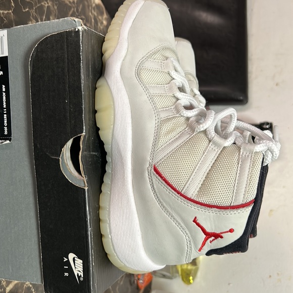 Jordan 11 - Picture 3 of 6